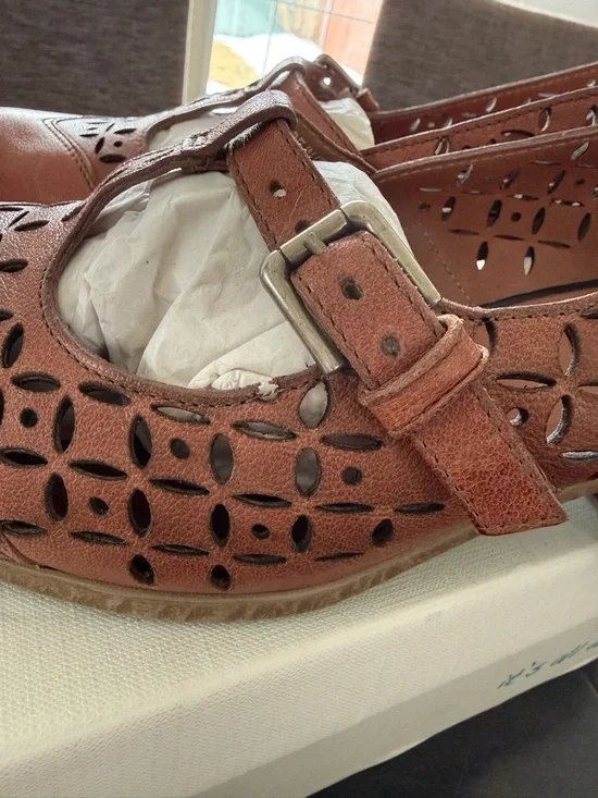 T-Strap Leather Pumps - Picture 3 of 5